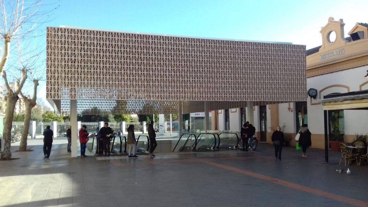 La pérgola de la Estación Intermodal de Palma se construyó para proteger las escaleras mecánicas de la intemperie