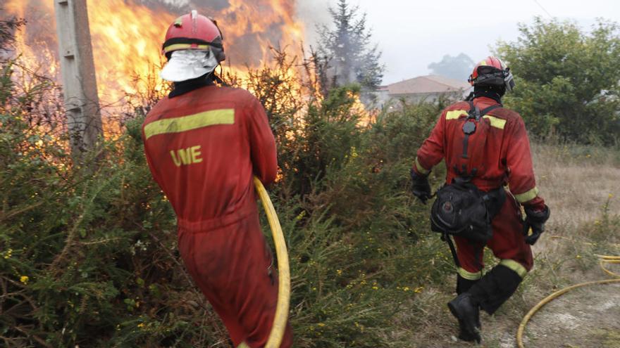 Efectivos de la UME en la ola de incendios de octubre // Luismi Ortiz