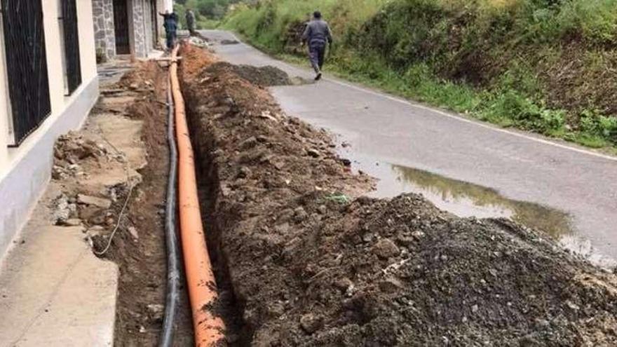 Rodeiro acomete trabajos de mejoras en el casco urbano