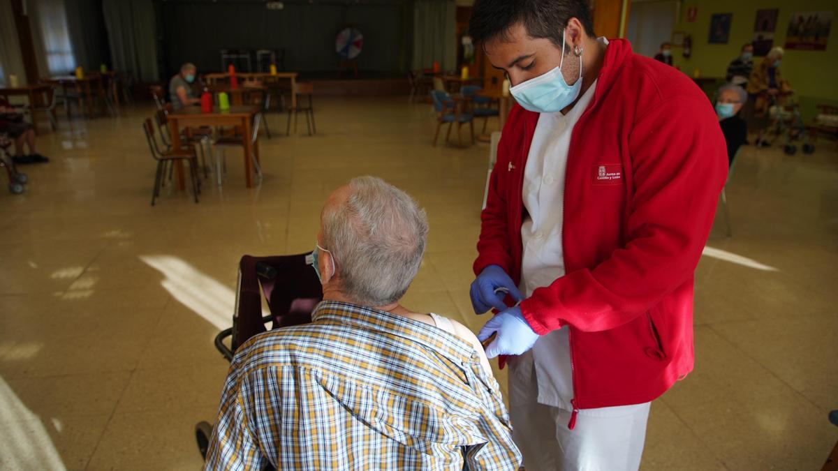 Vacunación con terceras dosis contra el coronavirus en Valladolid.