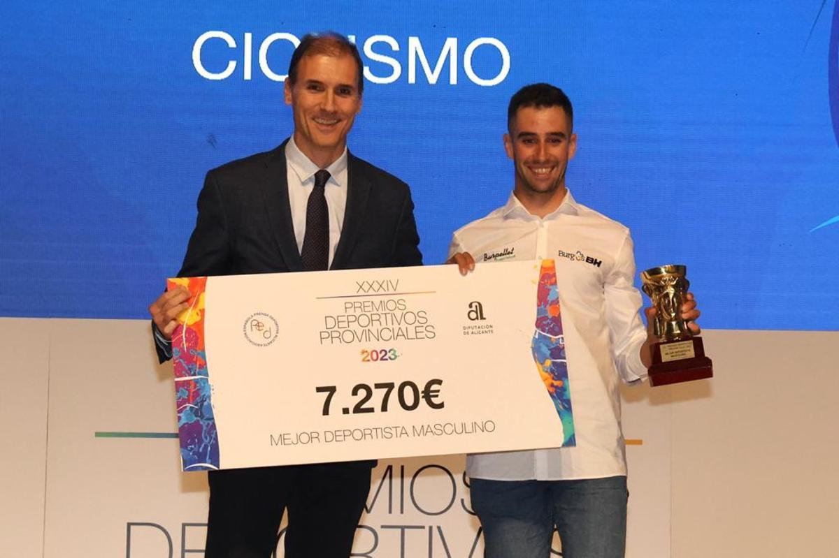 Felipe Orts recibiendo el premio como mejor deportista de la provincia de Alicante