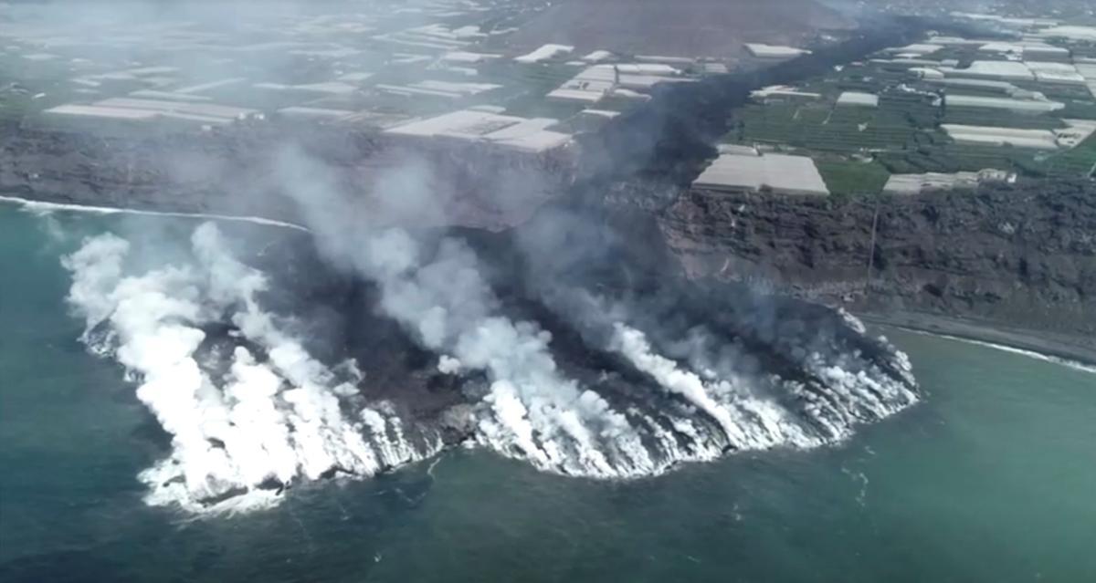 La ‘fajana’ creada per la lava del volcà no para de créixer i ja mesura 27,7 hectàrees La ‘fajana’ creada per la lava del volcà no para de créixer i ja mesura 27,7 hectàrees
