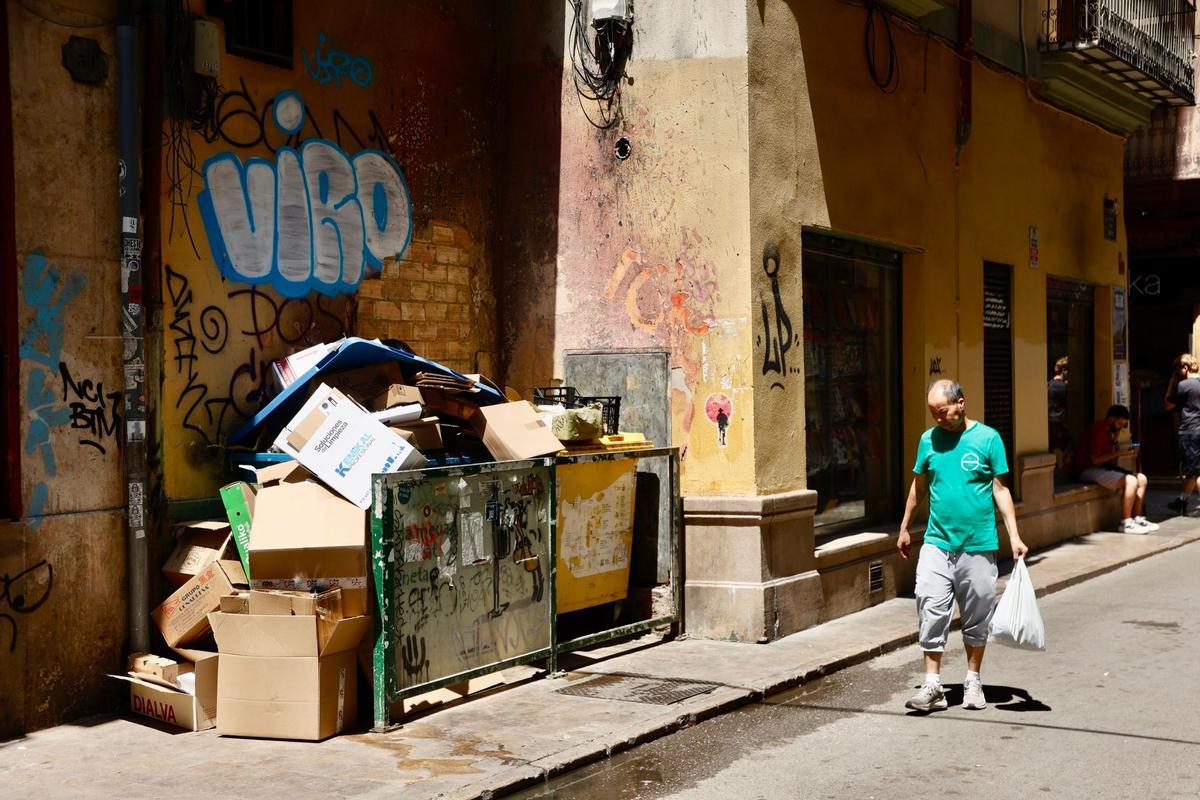 Acumulación de cartón en el centro de la ciudad
