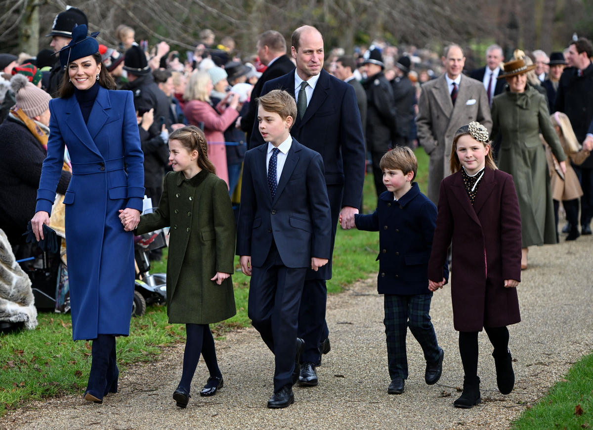 El príncipe George, la princesa Charlotte y el príncipe Louis, su aparición  navideña más elegante - Woman