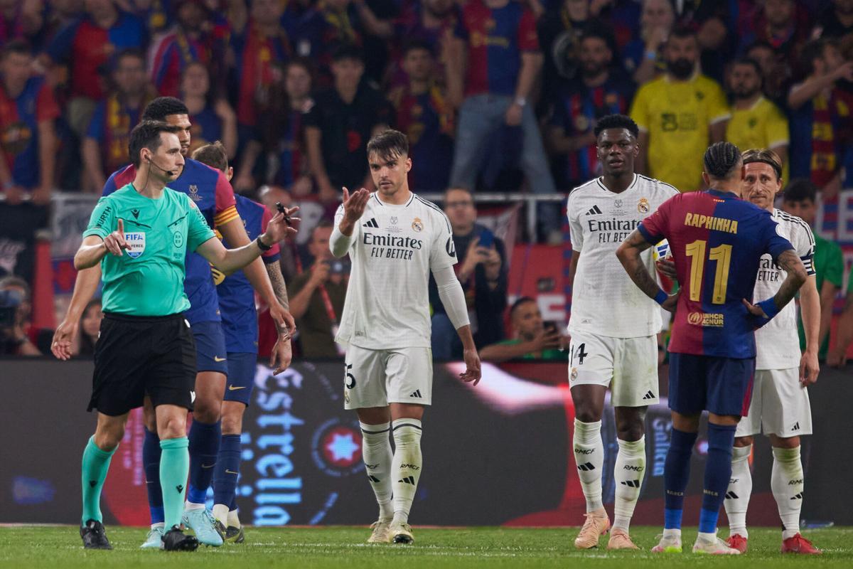 Raúl Asencio, after his penalty to Raphinha who was finally annulled by the VAR.