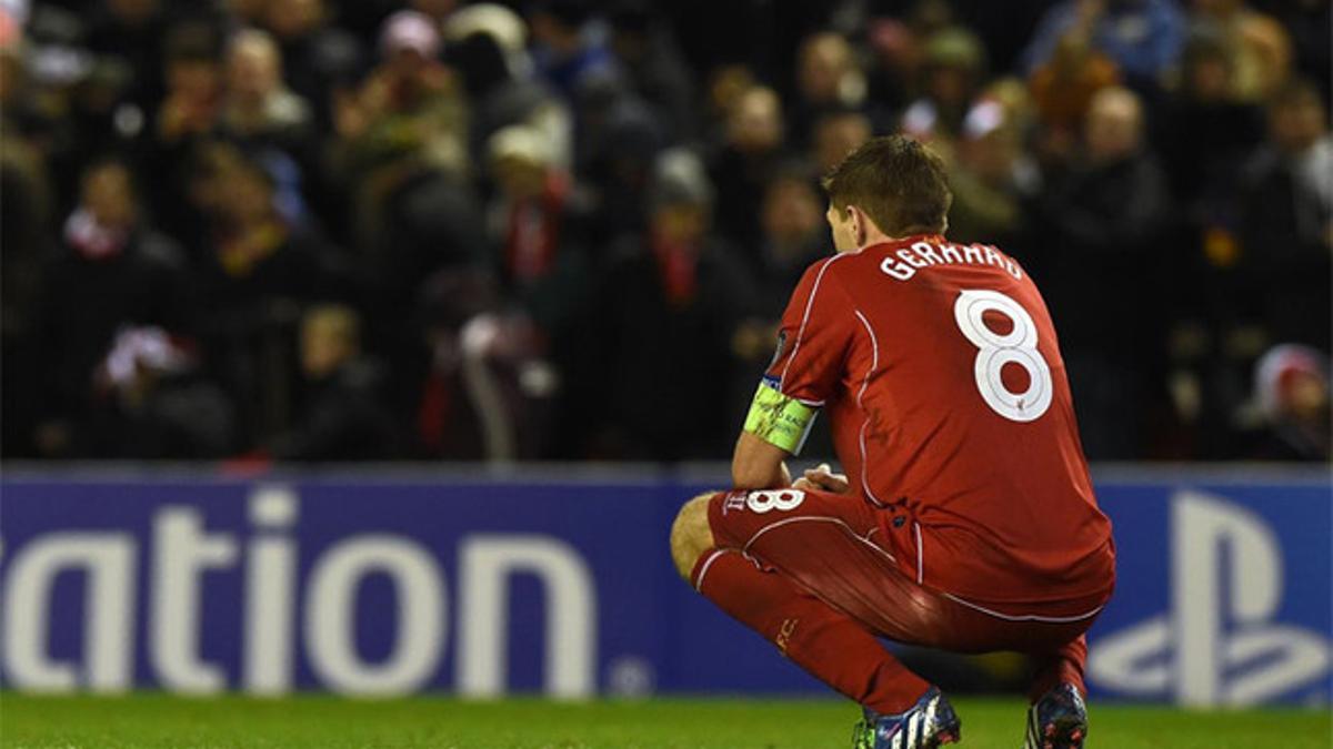 Gerrard, triste al finalizar el partido en Anfield