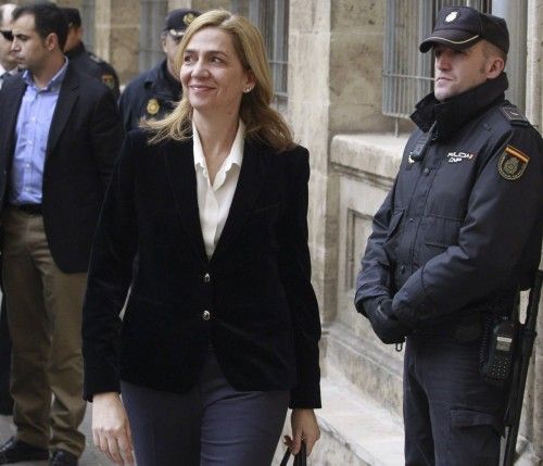 LA INFANTA CRISTINA ACCEDE EN COCHE AL JUZGADO Y RECORRE A PIE ?LTIMOS METROS