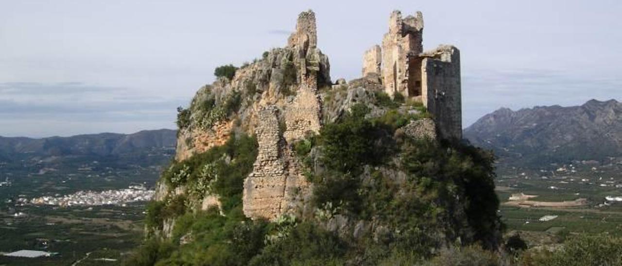 De arriba a abajo y de izquierda a derecha, los castillos de Bairén (Gandia), Alfàndec (Benifairó de la Valldigna) Rebollet (la Font d&#039;en Carròs) y de Vilallonga.