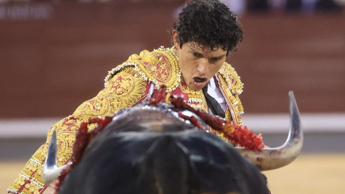 El torero mexicano Isaac Fonseca, este lunes, en Las Ventas de Madrid.