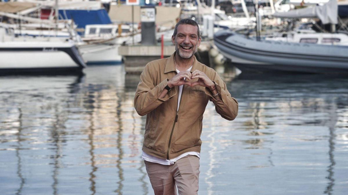 Un radiante Jaime Anglada sonríe en su segunda casa, el Real Club Náutico de Palma, el día antes de ser galardonado en La Llotja