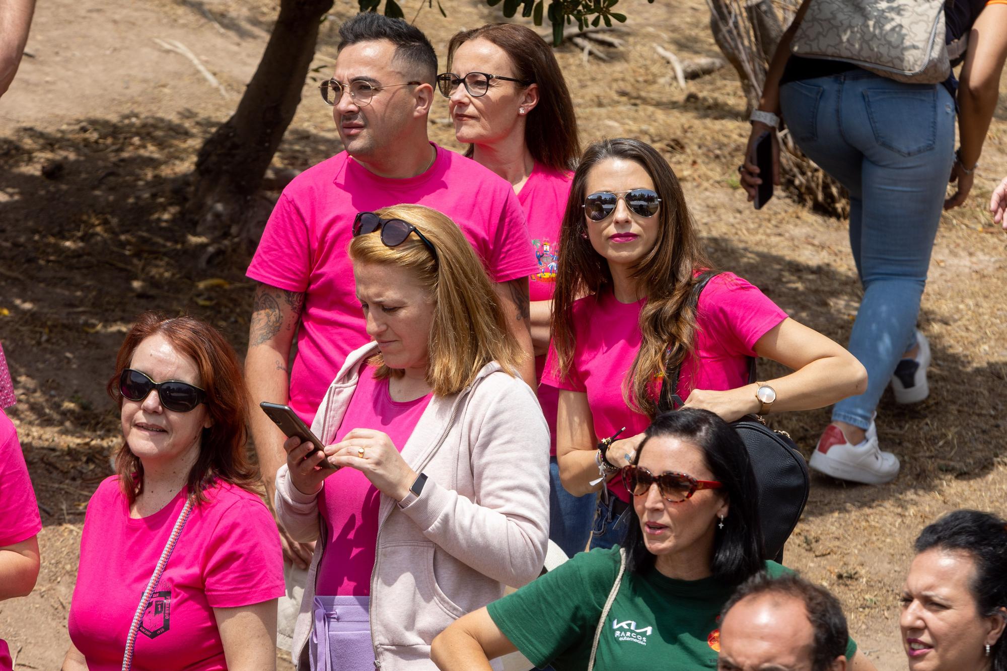Desfile de politicos en las paellas de Hogueras en el parque Lo Morant de Alicante