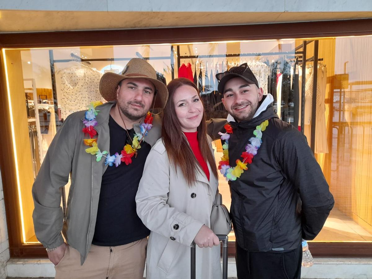 From left to right: Yohann, Jennifer and Thibaut during their holiday in Ibiza.