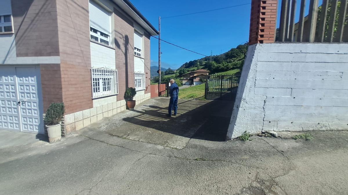 Hallan a un matrimonio tiroteado en su cama en Lena