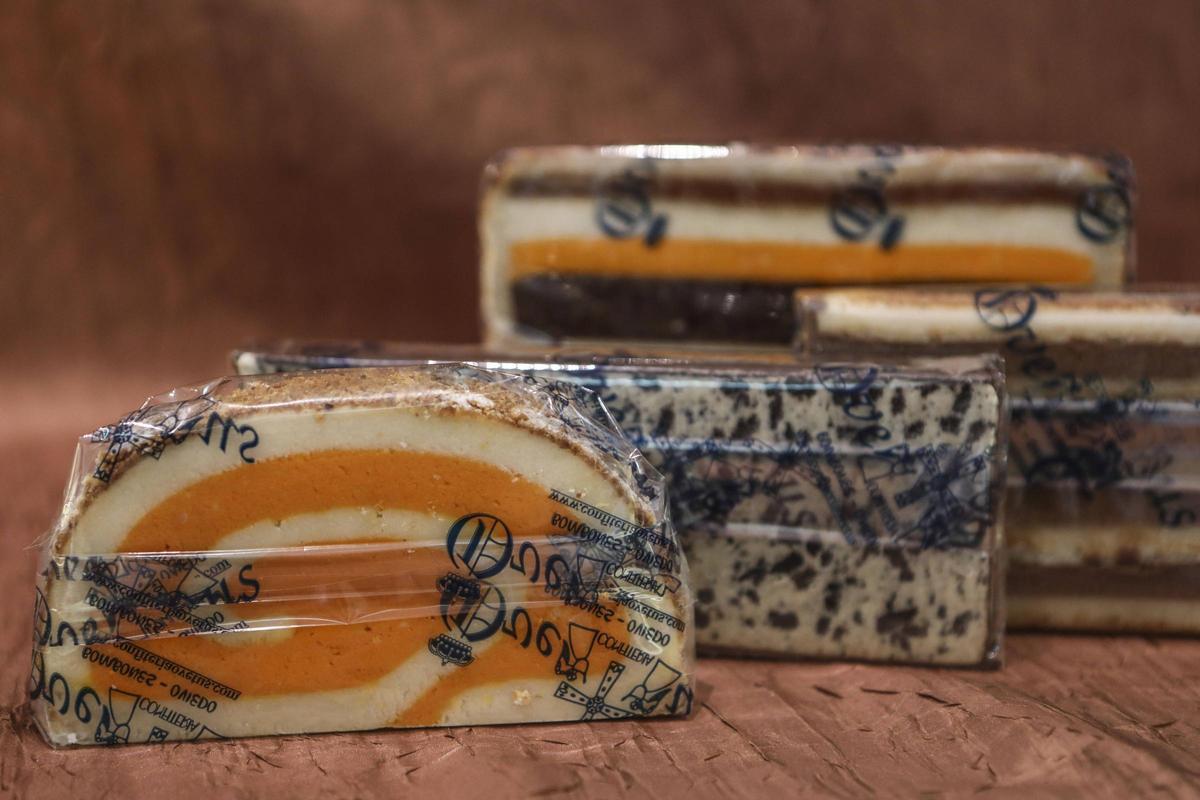 Variedad de turrones al corte