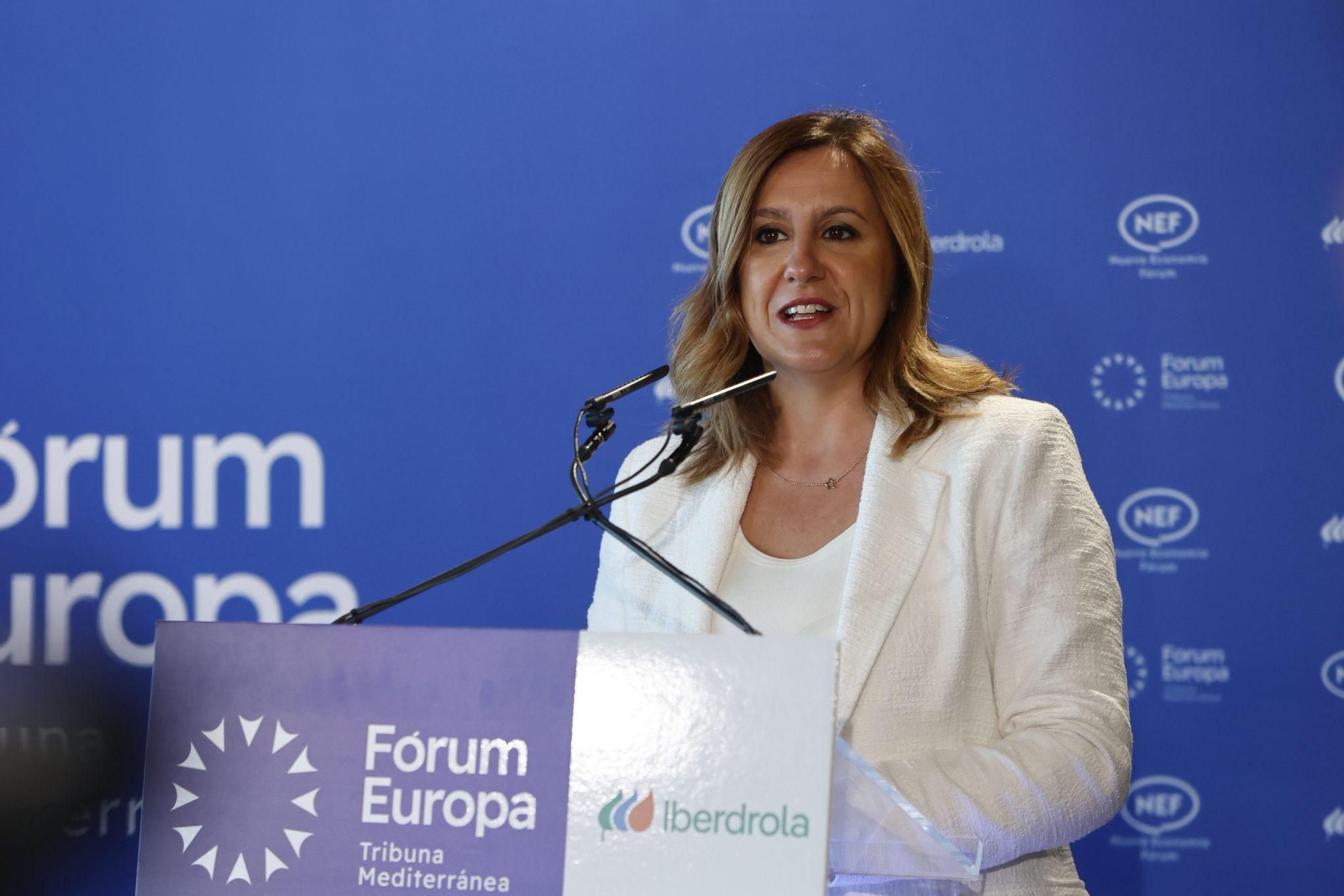 La puesta en escena de la intervención de Begoña Carrasco en el Fórum Europa