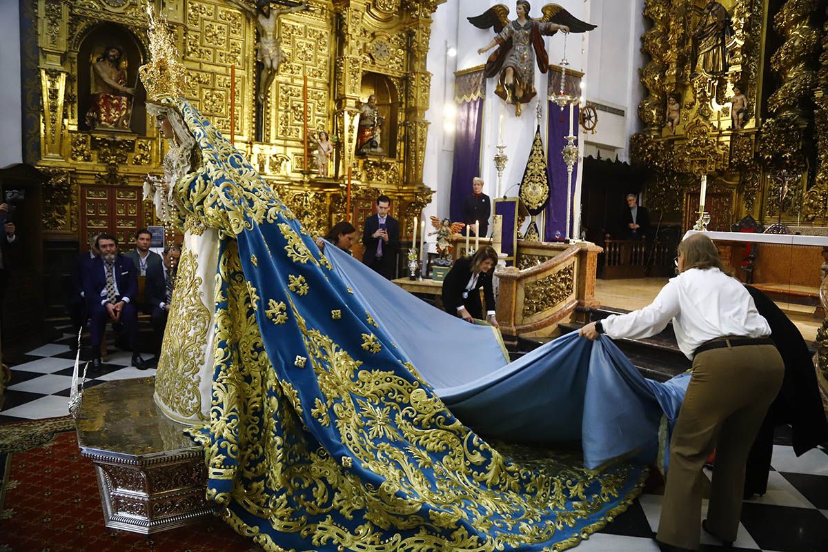 El nuevo manto de la Virgen de la Trinidad, en imágenes