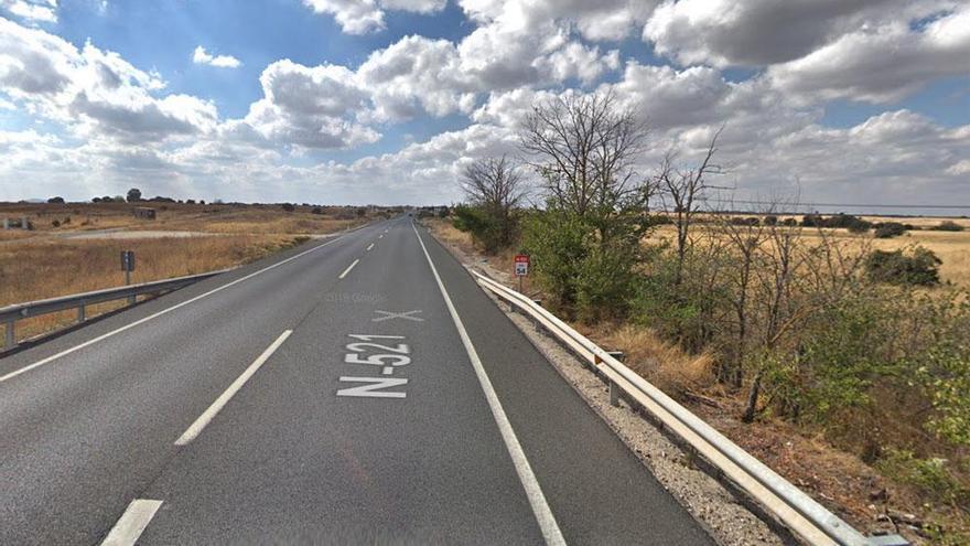 Dos heridos en un choque entre dos vehículos cerca de Malpartida de Cáceres