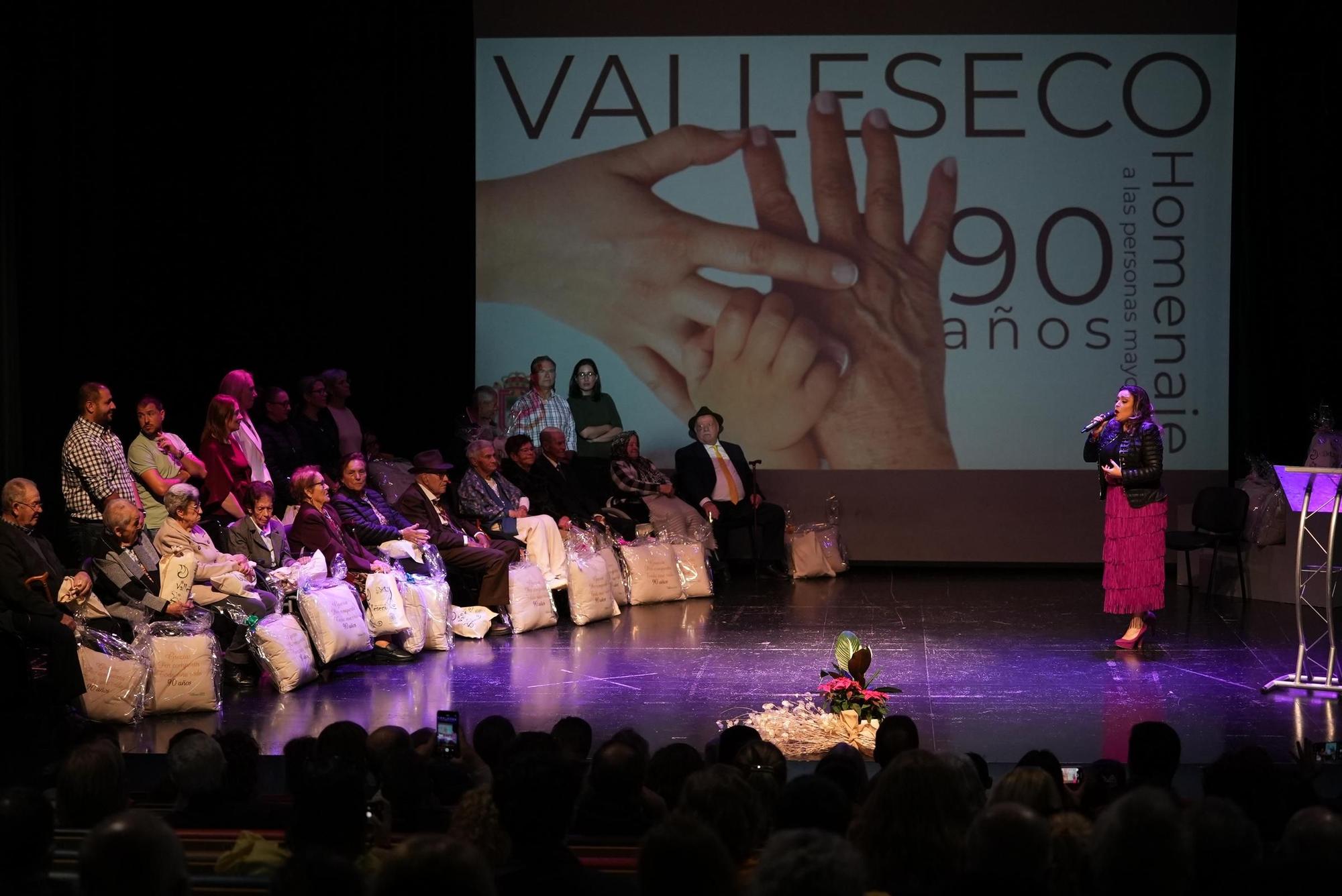 Homenaje a las personas mayores de 90 años en Valleseco