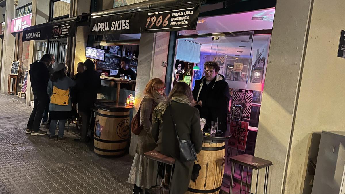 El microbar April Skies tiene una clientela más que fiel, casi familia