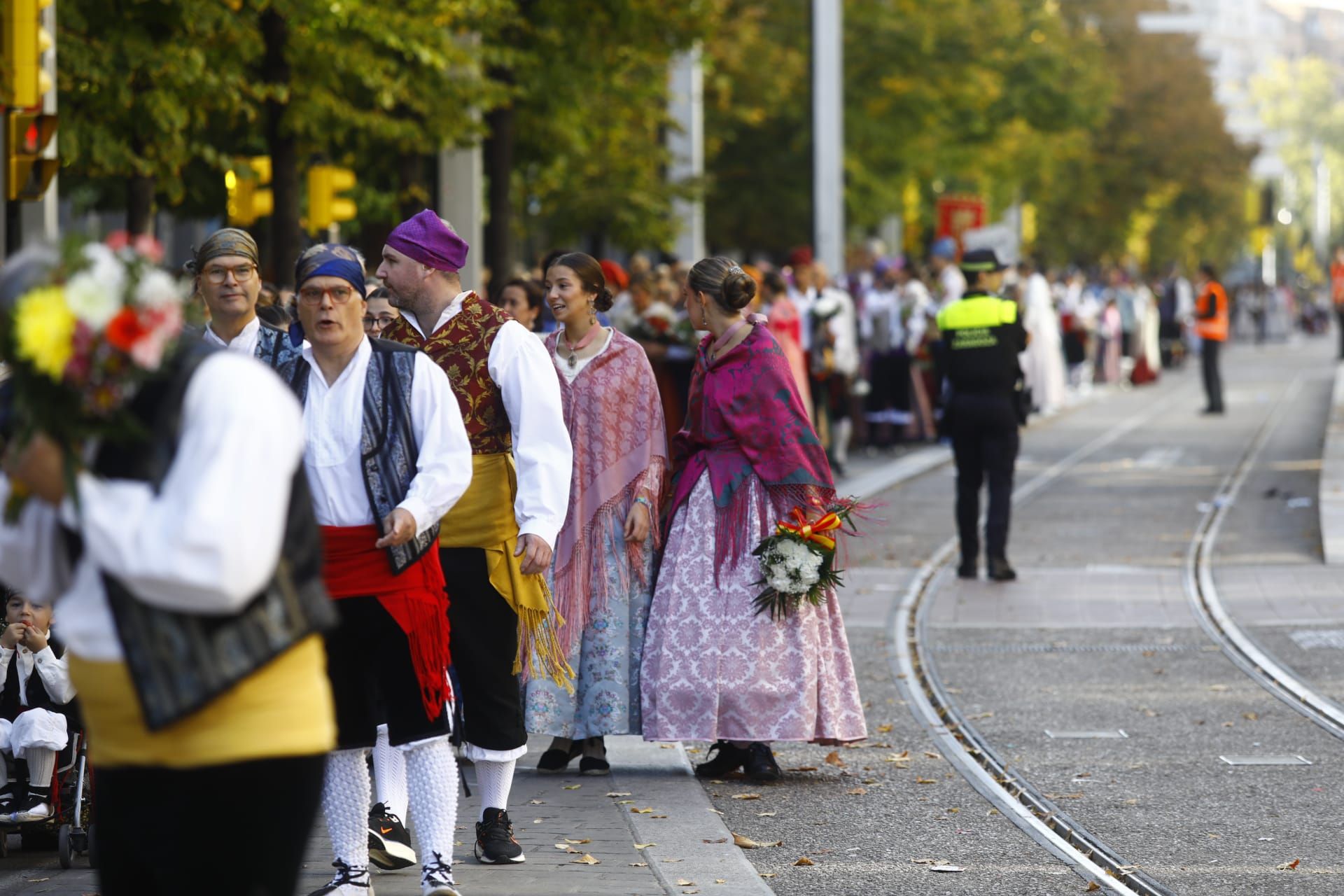 En imágenes | Zaragoza vive su día grande con la Ofrenda de Flores a la Virgen del Pilar