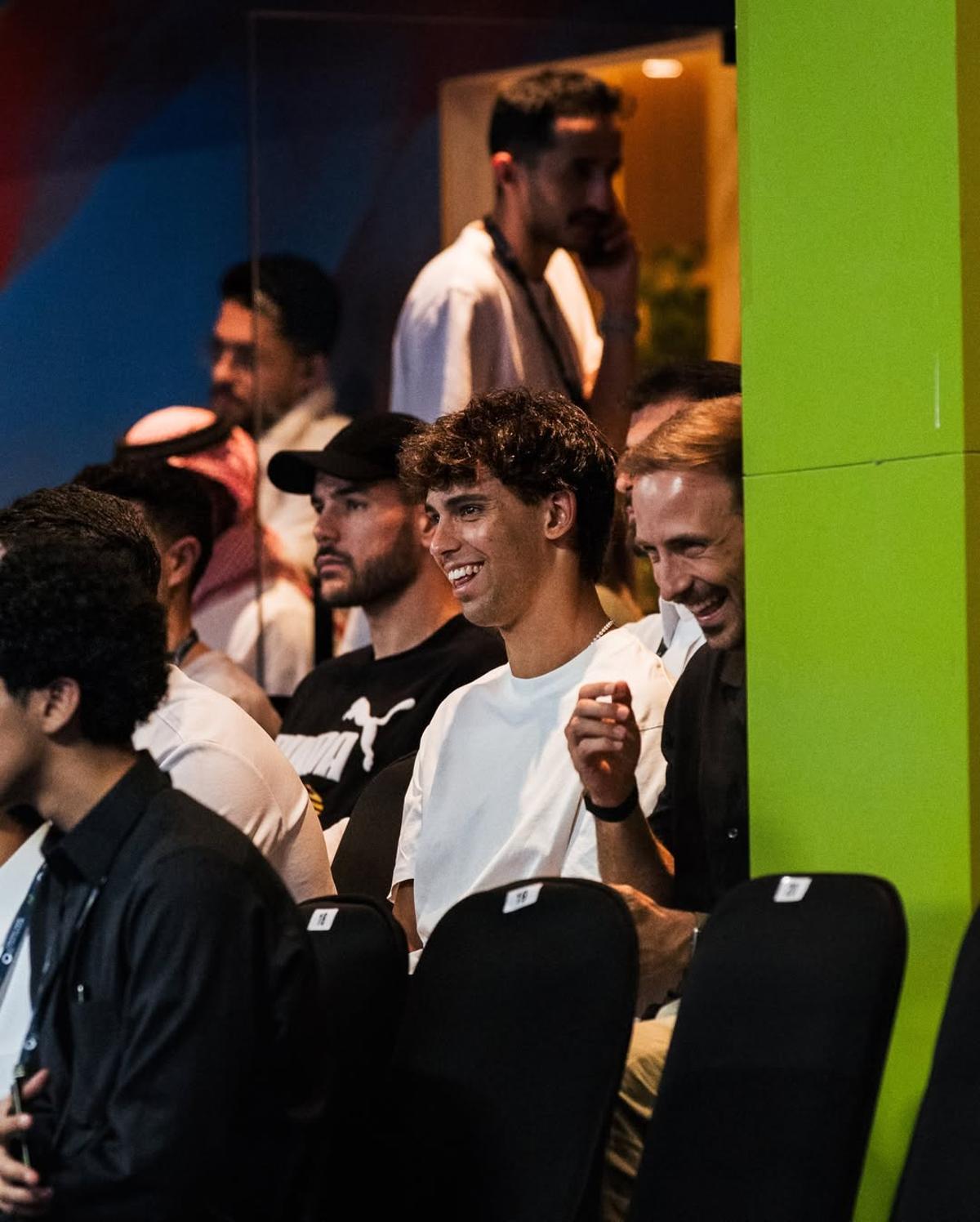 Joao Félix, en la grada del Rush Arena con sus amigos