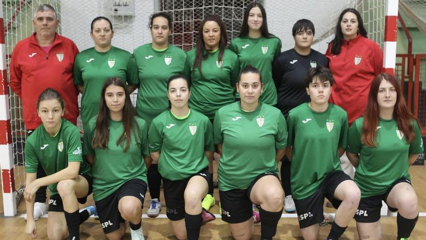 Las chicas del UD A Estrada en el pabellón Coto Ferreiro de A Estrada. |  Bernabé/Ángel Abeledo