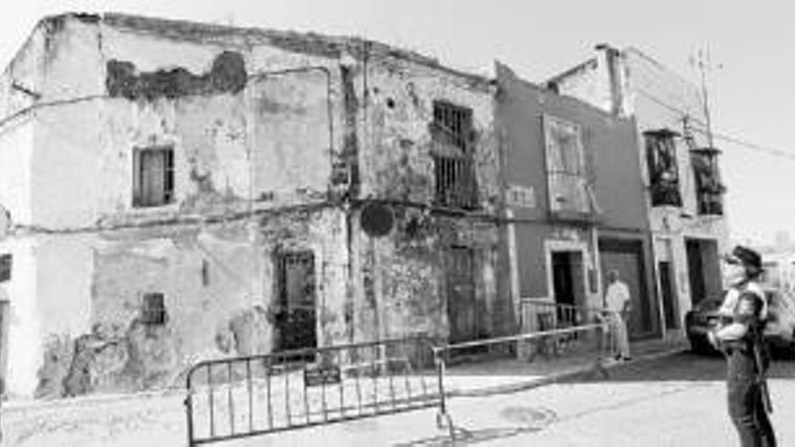 El techo de un inmueble de la calle Castillo se viene abajo