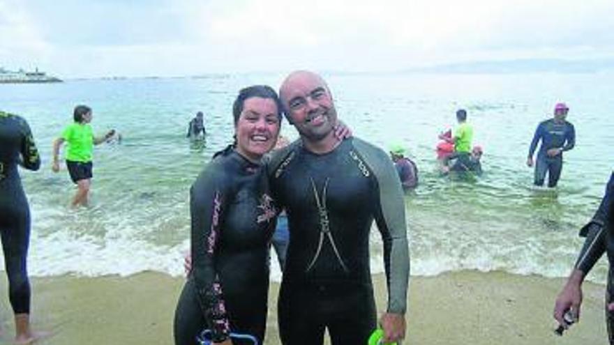 Loli Paz y un compañero, Aitor, tras la travesía de Cabo Udra.