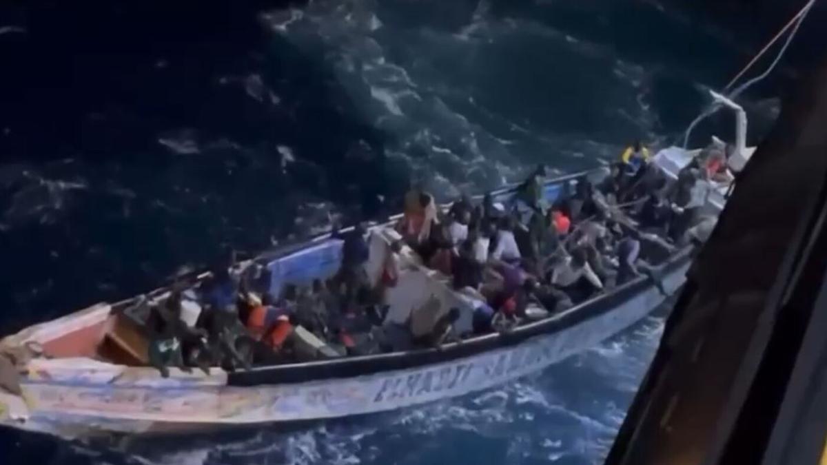 Un crucero rescata un cayuco a la deriva entre Cabo Verde y Tenerife