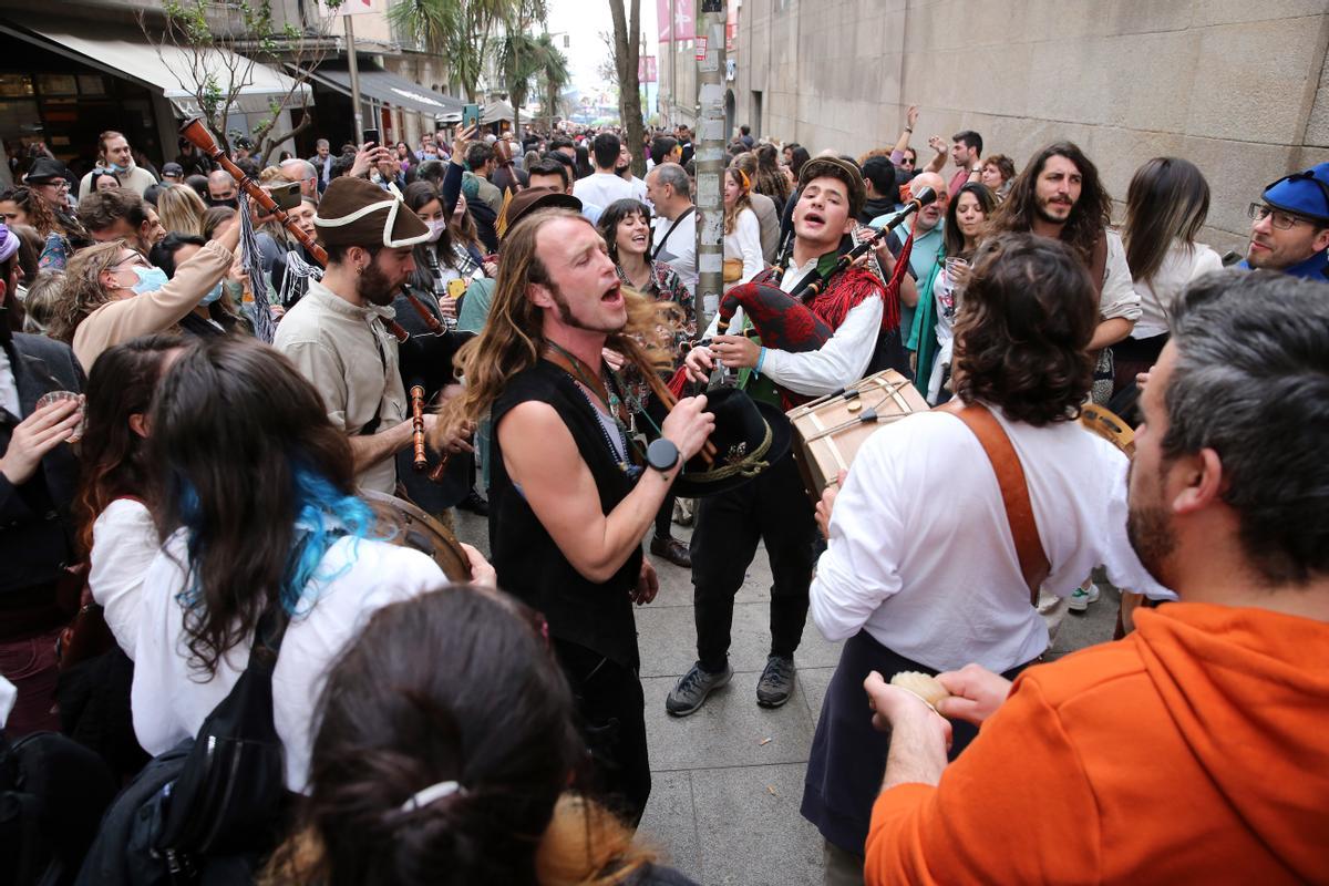 AMBIENTE DE LA FESTA DA RECONQUISTA DE VIGO 2022 EN LAS CALLES DEL CASCO VELLO DE LA CIUDAD / FIESTA DE CARACTER HISTORICO