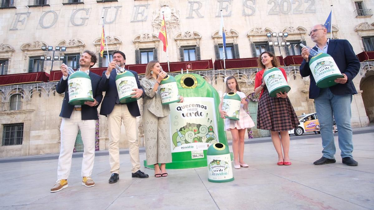 Presentación de la campaña de Ecovidrio con las Belleas del Foc