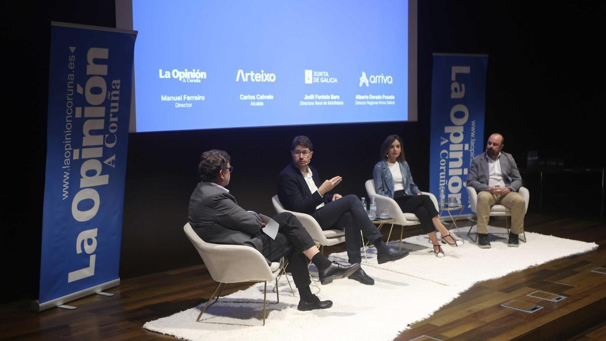 Imagen de una de las dos mesas del foro.