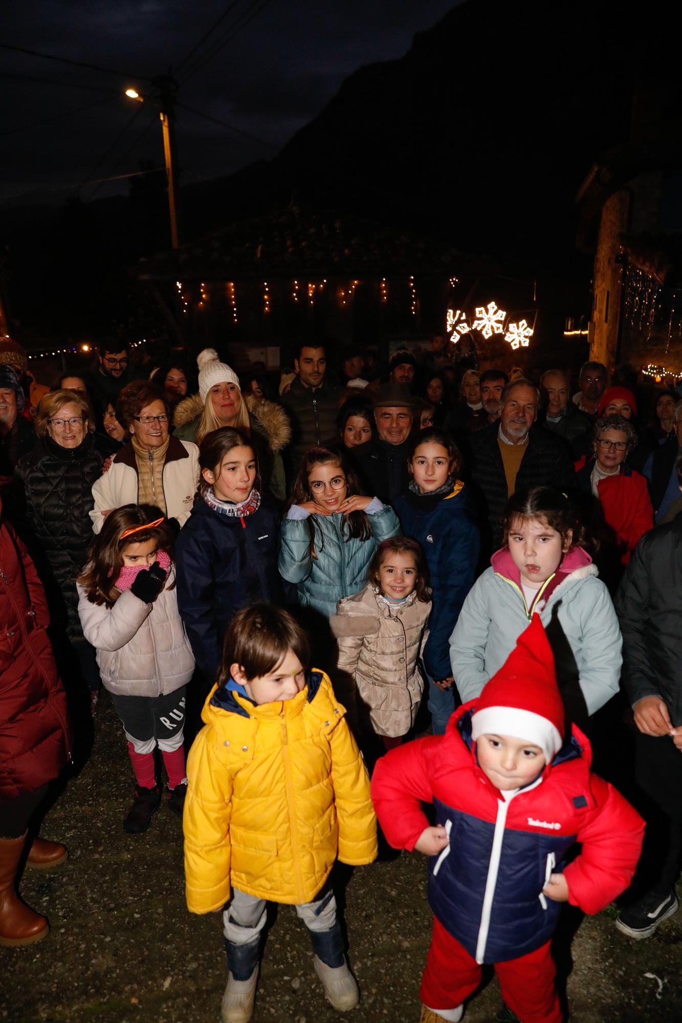 El pueblo más navideño del mundo está en Quirós: así se ilumina Aciera