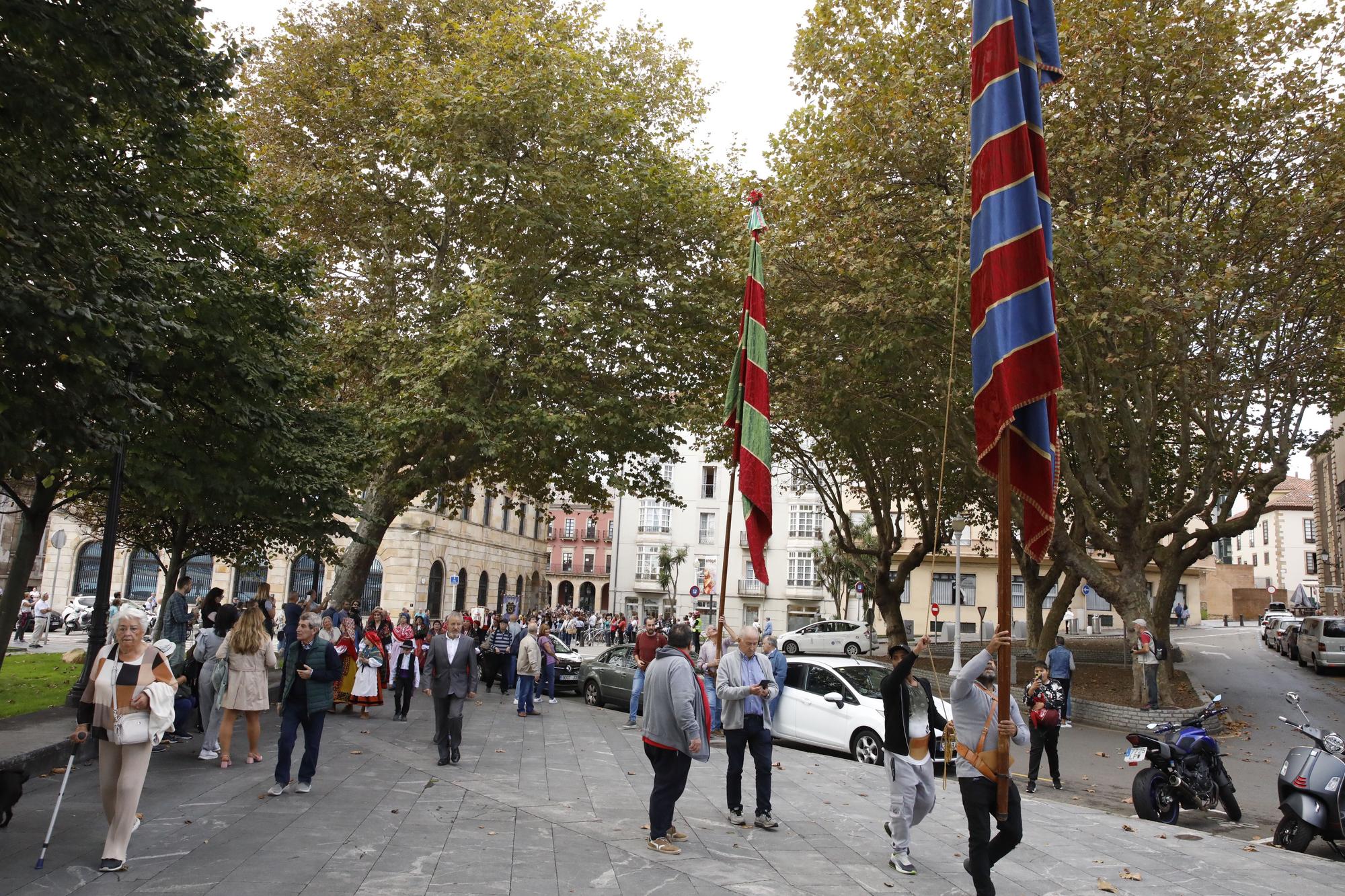 En imágenes: Gijón celebra el Día de León con bailes y el desfile de pendones