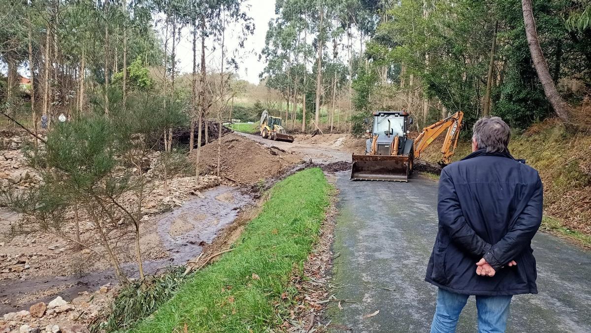El colapso de una balsa de la antigua mina de Monte Neme provoca un grave arrastre de lodos en Malpica