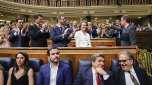 El presidente del PP, Alberto Núñez Feijóo (d), acompañado por la portavoz del Partido Popular, Cuca Gamarra (2d), durante el debate sobre el estado de la nación que comienza este martes en el Congreso. EFE/Chema Moya