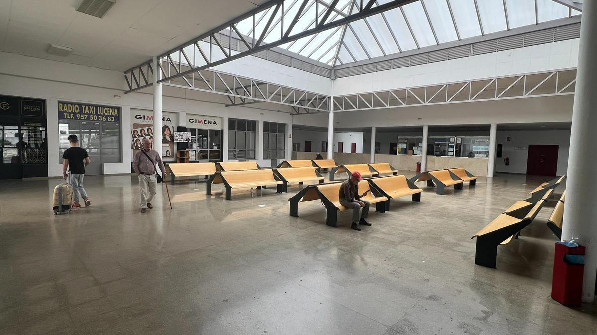 Interior de la estación de autobuses de Lucena.