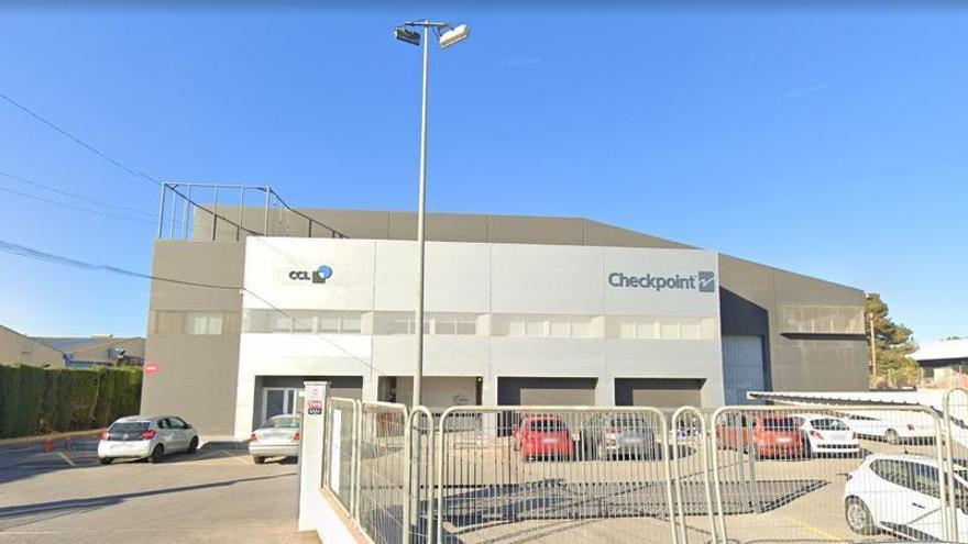 CCL tanca la seua planta de producció a Elx i deixa en el carrer 47 treballadors