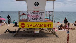 Els argentins, majoria entre els socorristes de BCN, en vaga