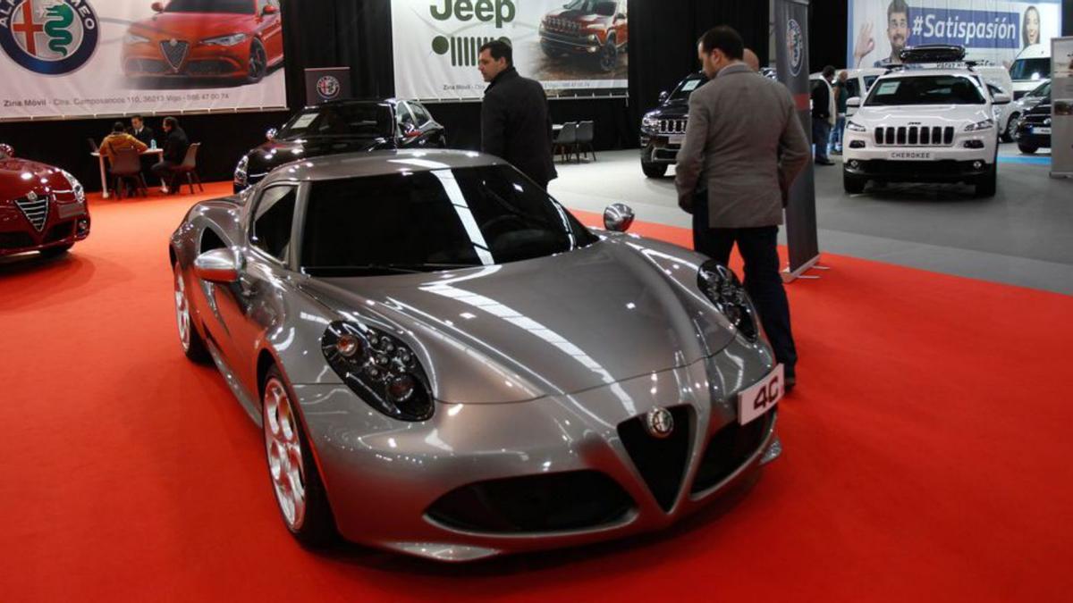 Un modelo deportivo de Alfa Romeo durante la XXV edición.  | //  R. GROBAS