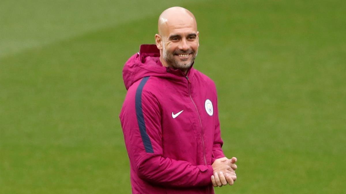 Guardiola, en un entrenamiento con el Manchester City.