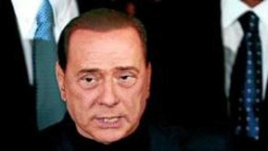 Berlusconi perfila una lista europea con gogós, modelos y actrices de TV