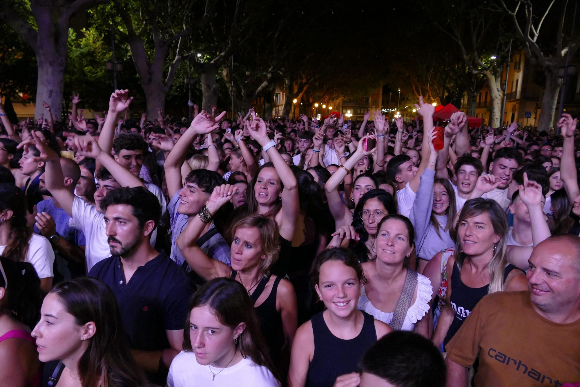 Llum, foc, confeti i molta música a la tercera nit d'Acústica