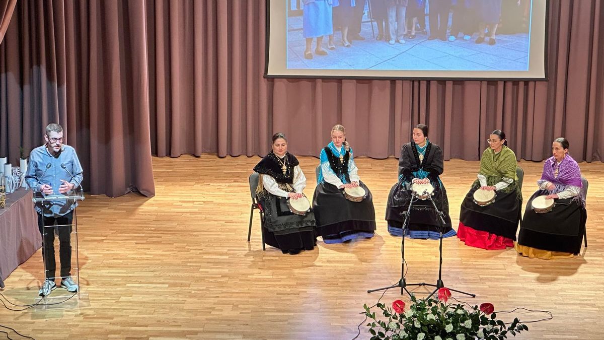Homenaje a las cantareiras el Día das Letras Galegas