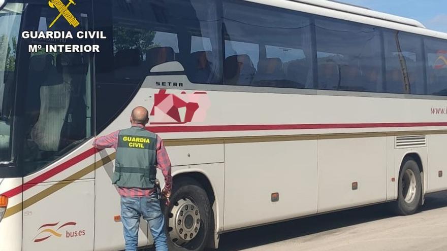 Uno de los autobuses sustraído.