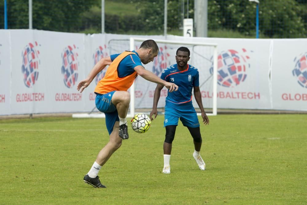 Entrenamiento del Real Oviedo y alumnos del Loyola