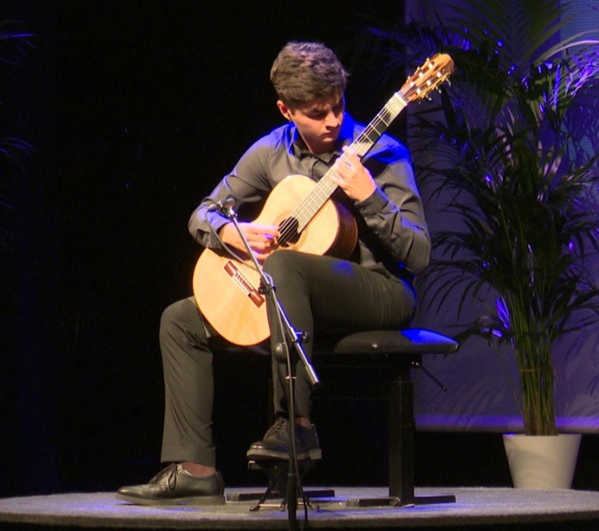 Ausiàs Parejo, guitarra