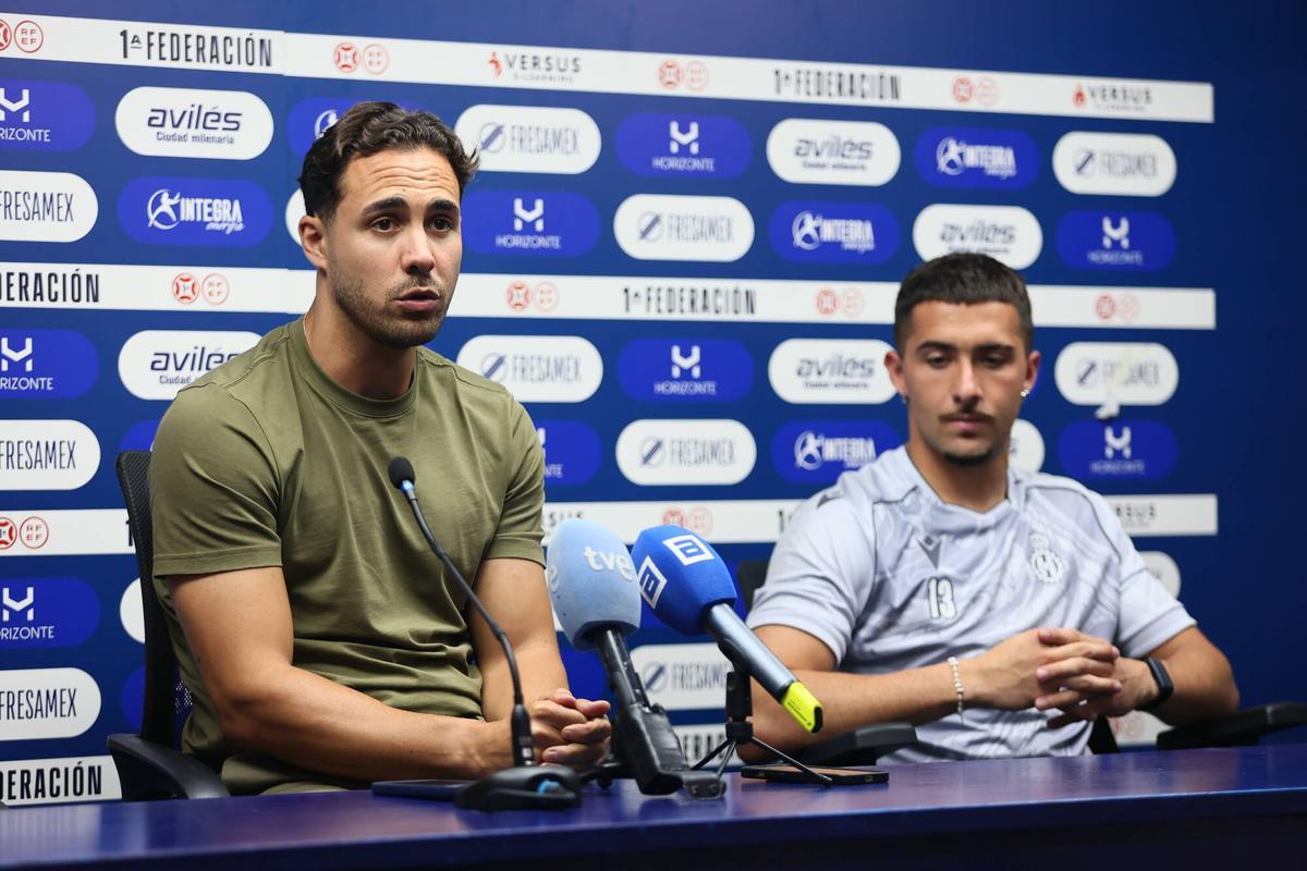 EN IMÁGENES: El Avilés presenta a tres de sus fichajes de verano, Marco Coronas, Markel Artetxe y Brais Abelenda