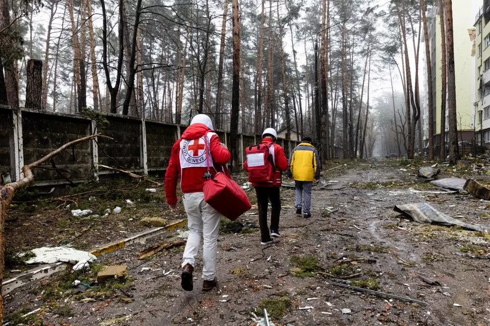 Un recorrido por las devastadas calles de Irpin