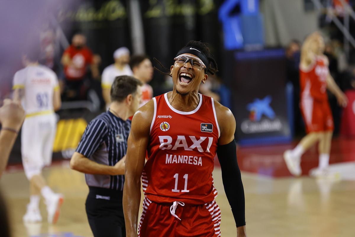 Chima Moneke celebra una de sus canastas ante el Obradoiro